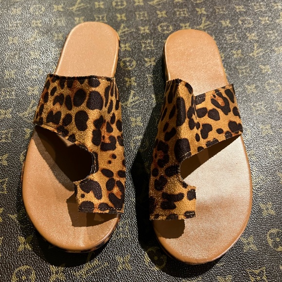 Women's Summer Fashion Beach Slippers Leather - Picture 1 of 3